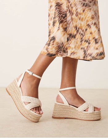espadilles platform heeled sandals in beige crochet