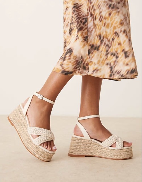 espadilles platform heeled sandals in beige crochet