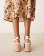 espadilles platform heeled sandals in beige crochet