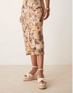 espadilles platform heeled sandals in beige crochet